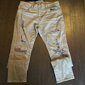 American eagle mens distressed jeans size 36 x 32. Mint condition. Olive green